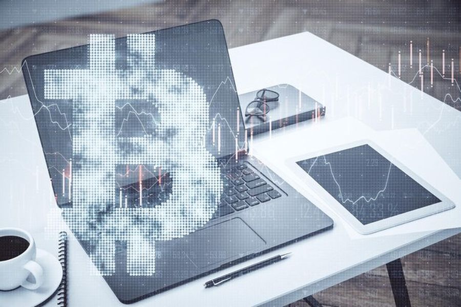 Un poste de travail moderne avec un ordinateur portable et des graphiques financiers expliquant comment configurer son portefeuille Euro Numérique pour automatiser sa fiscalité en 2026.